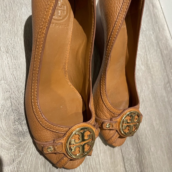 Tory Burch Leather Peep Toe Sandal - Picture 6 of 7